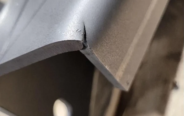 Ekstremalna Deformacja – przystępny, dwujęzyczny artykuł o ekstremalnych odkształceniach plastycznych w metalach