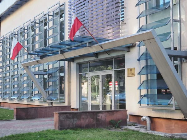 Instytut Wysokich Ciśnień PAN, wejście, ul Sokołowska 29/37, Warszawa (fot. Mikołaj Żak)