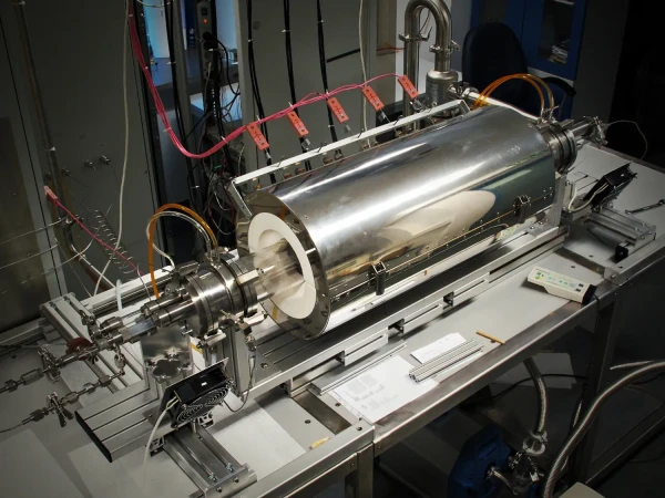 Reaktor HVPE do krystalizacji GaN w Instytucie Wysokich Ciśnień PAN fot. Tomasz Sochacki